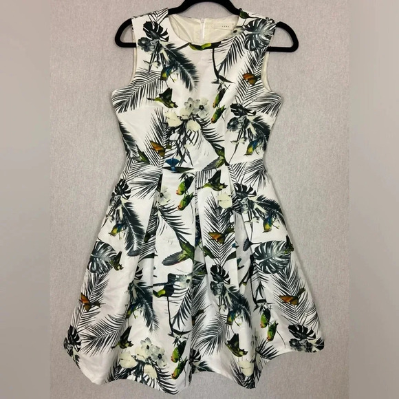 NWT Luna fit  and flare floral dress with pockets Sz S - Picture 1 of 12